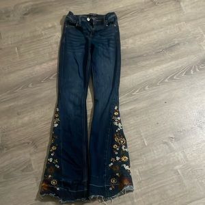 Flower detailed flare pants